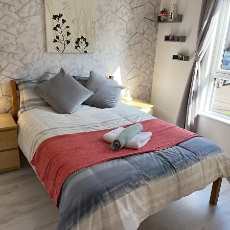 Bright 2 Bedroom Apartment - EDI Exterior foto